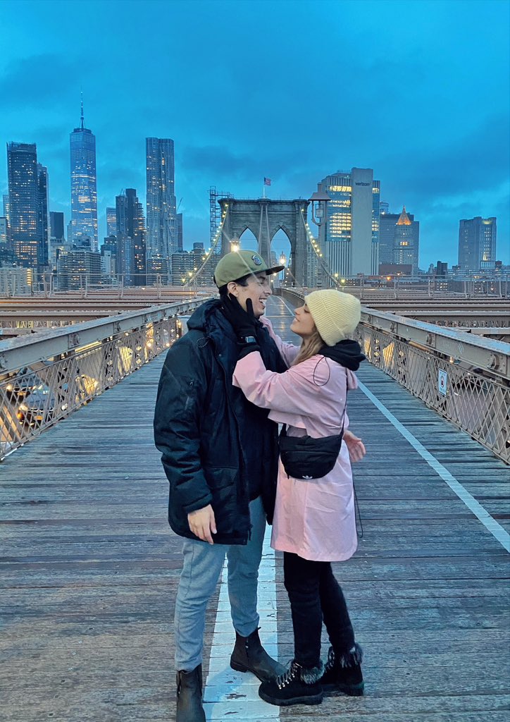 valeriafrancot's tweet image. Lo conocí por un proyecto de la universidad en el cual era mi competencia, en un momento de mi vida en el que no quería nada con nadie, empezamos a hablar y ahora estamos juntos desde hace una pandemia👍🏼 tenemos una empresa, dos perros y una mishi piciosa😻