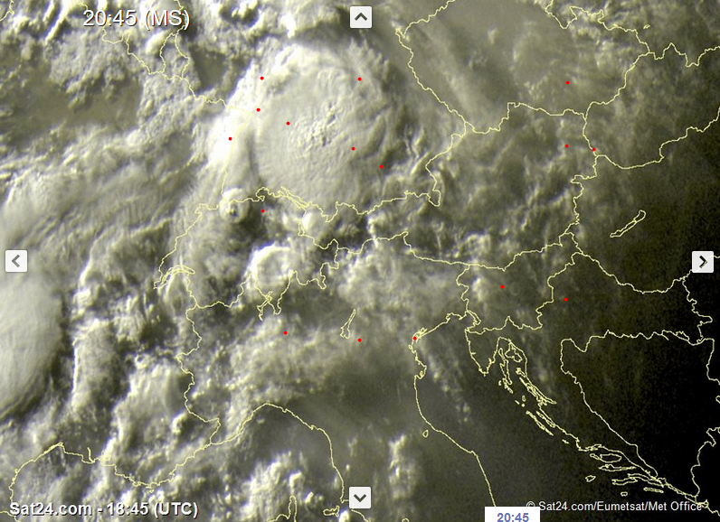 malte_neuper's tweet photo. Netter Overshooting Top des #Gewitters bei #Solothurn Auch im Radarbild ein giftiger hot tower. ... Bildquelle: https://t.co/FC9lnnosCe -- Der OT ist natürlich durch den nun tieferen Sonnestand auch gut in Szene gesetzt. https://t.co/Bc6L2DYaBB