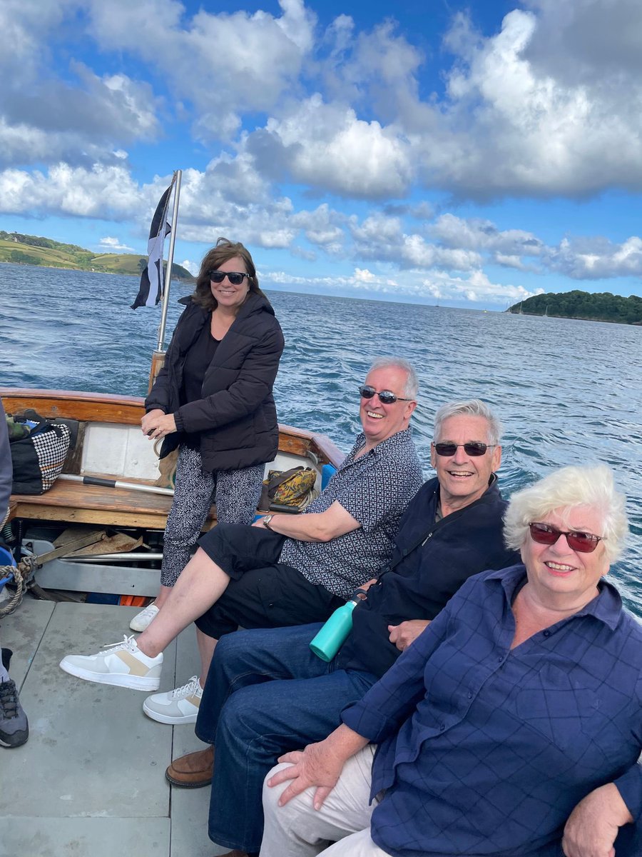 Managed to escape the storms on eve Helford today! Blue skies for this evening’s cruise! Back to morning trips tomorrow…book here widget.eola.co/emp3f/activiti…