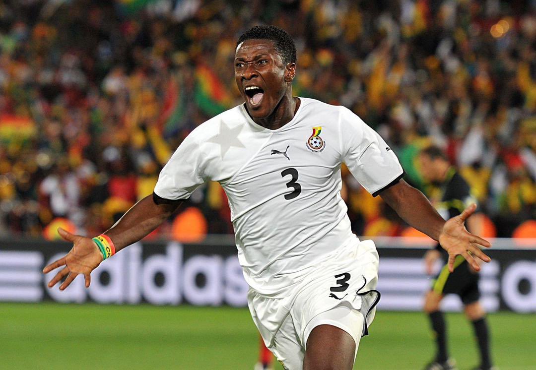 GhanaBlackstars's tweet image. 👑 𝗘𝗡𝗗 𝗢𝗙 𝗔𝗡 𝗘𝗥𝗔 ! 👏🏾

Ghana’s All Time Top Scorer, Africa’s top scorer at the World Cup, BBC African Footballer of the Year 2010 Asamoah Gyan has officially retired from professional football. 

Thank you for all the Memories ❤️🇬🇭

Enjoy retirement, Legend! 3️⃣ ™️