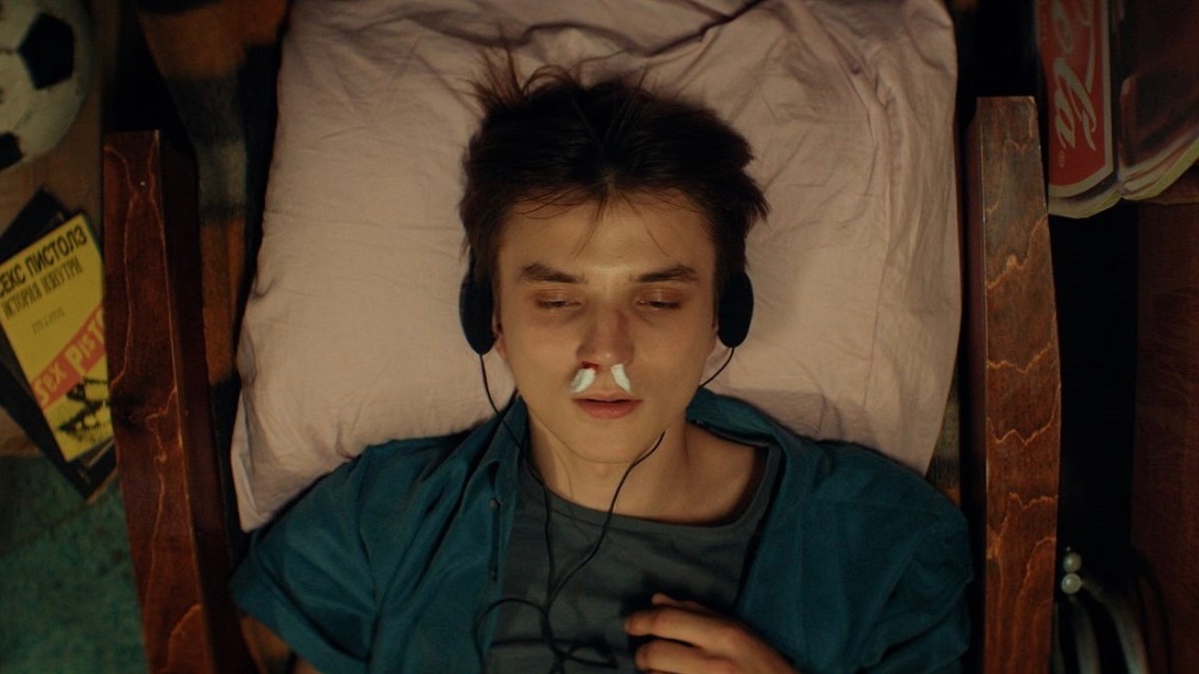 marusya_dem's tweet photo. минимум 3 причины почему нужно посмотреть данный сериал: 

1. визуал. тут без комментариев
2. саунд. извините, mujuice и сироткин будто были написаны под этот сериал 
3. персонаж Алик💔да и почти все остальные персонажи на самом-то деле. гениально прописанные герои, гениально! https://t.co/5dOlmCu9n5