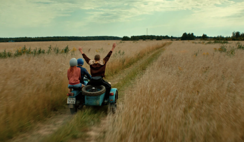 marusya_dem's tweet photo. минимум 3 причины почему нужно посмотреть данный сериал: 

1. визуал. тут без комментариев
2. саунд. извините, mujuice и сироткин будто были написаны под этот сериал 
3. персонаж Алик💔да и почти все остальные персонажи на самом-то деле. гениально прописанные герои, гениально! https://t.co/5dOlmCu9n5