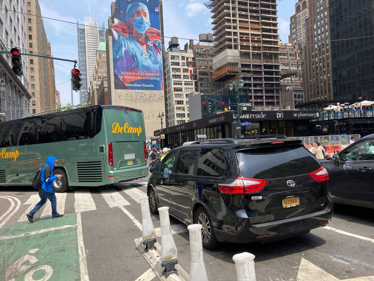 Reported_NYC's tweet photo. The driver T632043C blocked the crosswalk or stopped past the line near 201 W 33rd St on June 20 and has been reported to #nyctaxi. This is in Manhattan Community Board 05 #manhattancb5 & #NYPDMTS. #VisionZero https://t.co/Z7aL5zlGAt
