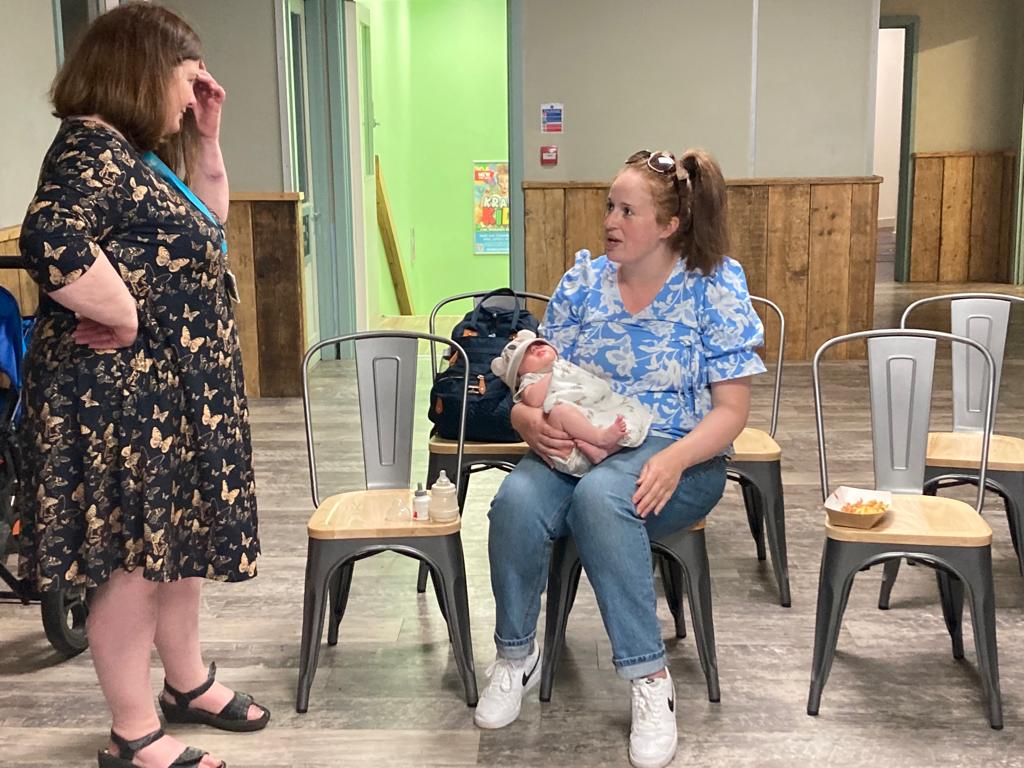 MissNikkiGoodm1's tweet photo. Great CPD opportunity attended today hosted by @ChilternLT at Mead Farm. Lovely on maternity leave to still keep in touch with educational conversations and take my little one along! Thank you @NorsworthyKaty for organising it and @darcyprior @MrsB_FCCT @cotton_nadine sessions 🙂 https://t.co/IeQswhX21i