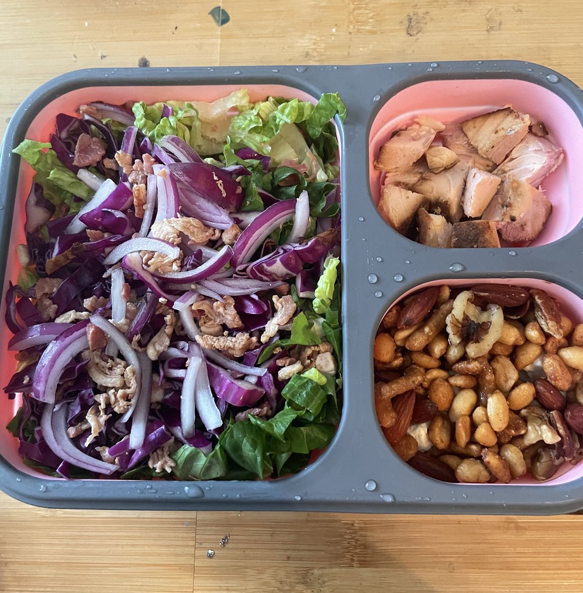 SweetJaneJ0nes's tweet photo. It’s #SaladWeek bitches!!!! NomNomNomNom 😋 https://t.co/aJnjg9hfHZ