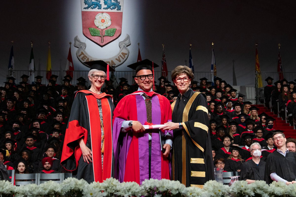 YorkULAPS's tweet photo. “Hope is the ability to imagine alternatives and there are always alternatives” - @doctorow, Honoris Causa | 🎓 #YorkUConvo @YorkULAPS https://t.co/s1Vwas624U