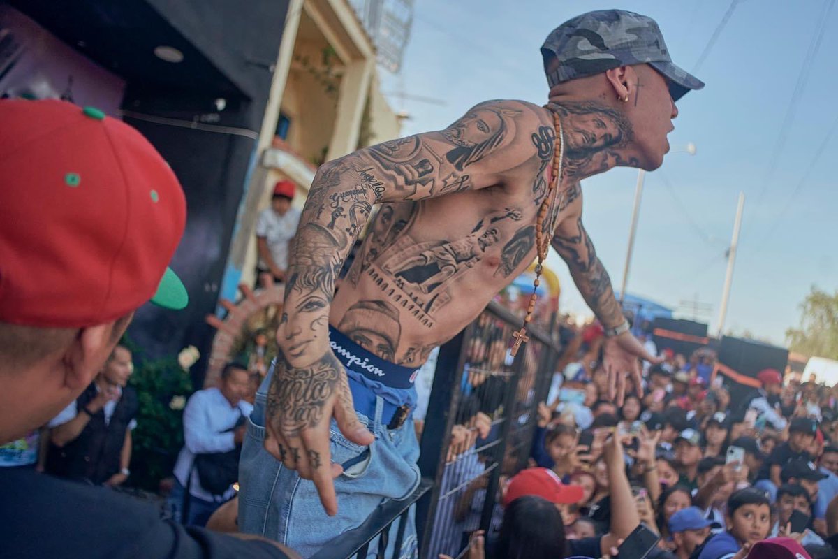 santa_fe_klan_'s tweet photo. La calle fue mi escuela 🇲🇽🔥 https://t.co/Do1EZGl5e0