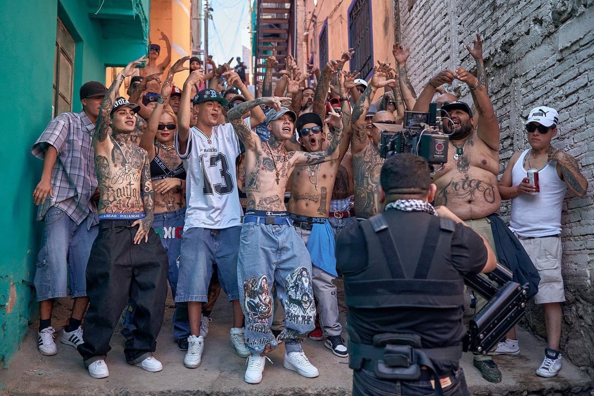 santa_fe_klan_'s tweet photo. La calle fue mi escuela 🇲🇽🔥 https://t.co/Do1EZGl5e0