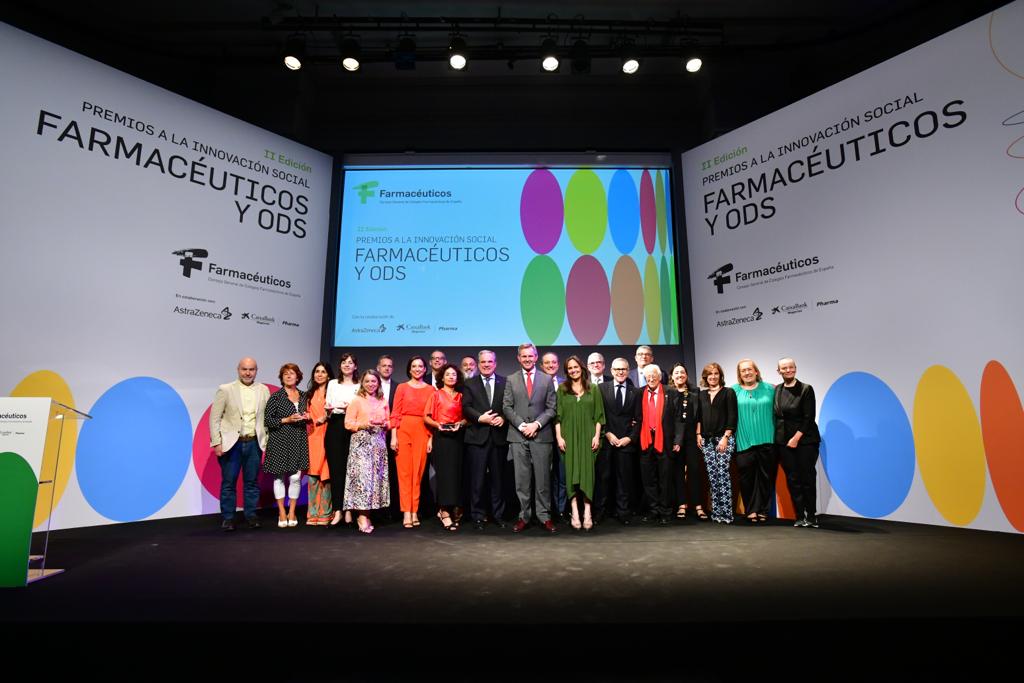 Foto de familia del acto de entrega de los II Premios #FarmaceuticosyODS

¡¡¡Enhorabuena a todos!!!