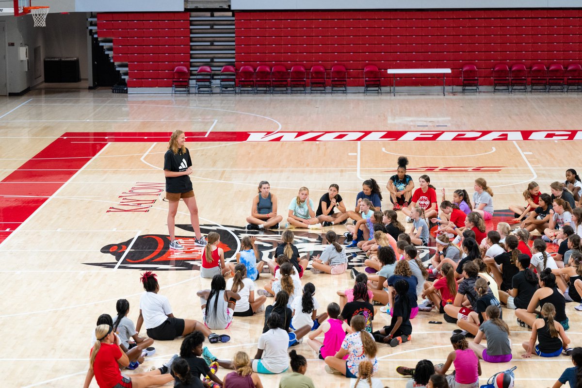 Family 🫶

🐺🐺 legends giving back to our Pack at camp this week!