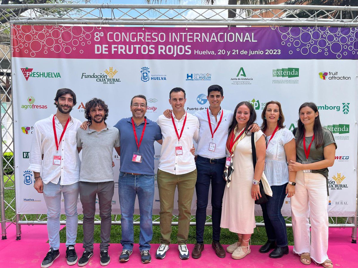 El equipo técnico de FRUTA DE ANDALUCÍA está participando en el Congreso Internacional de Frutos Rojos que se celebra en #Huelva. Son jornadas de formación, encuentros con empresas proveedoras y de servicios y búsqueda de nuevas soluciones en innovación y sostenibilidad.