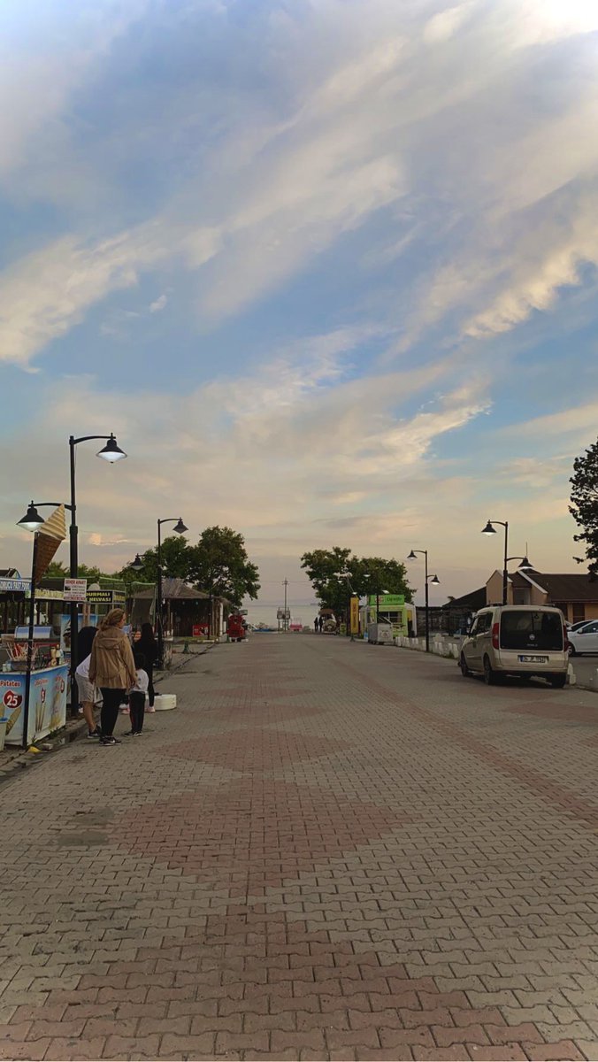 sokakları denize çıkan yerlere zaafım var