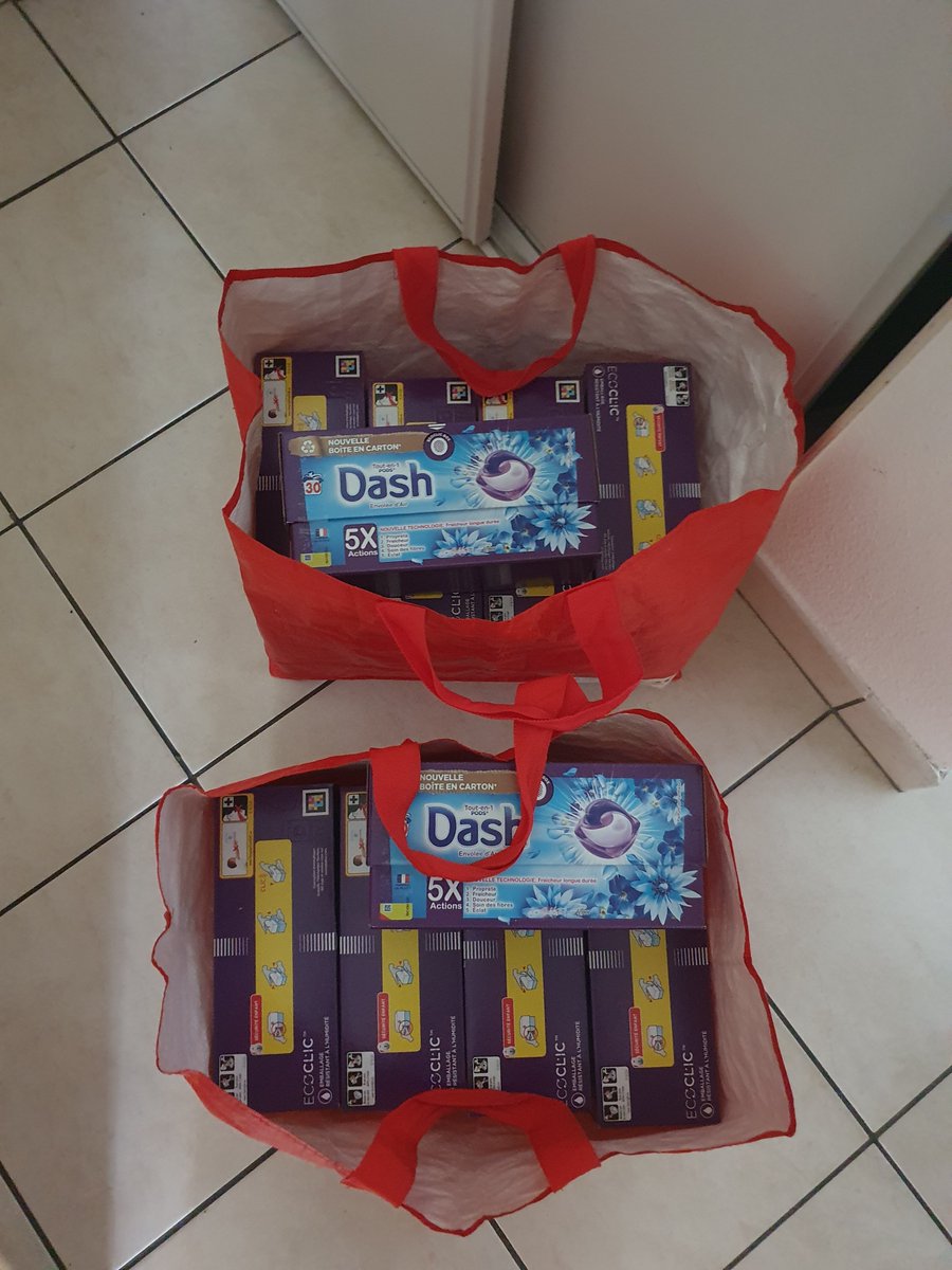 RomanceDeath_'s tweet photo. 18 paquets de lessives pour 6.50 €, merci @RatsLand ! https://t.co/DYvf5UTrmy