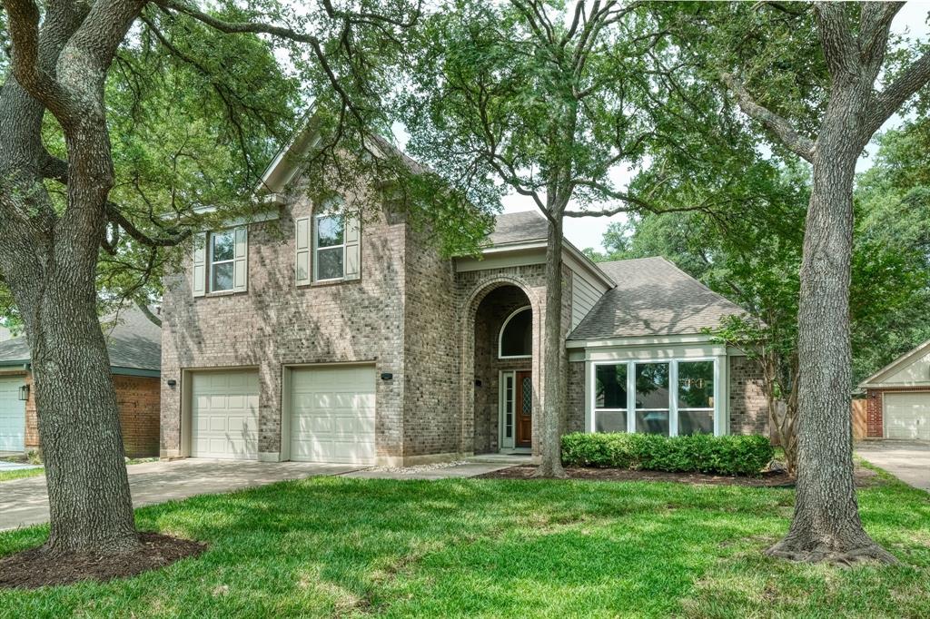 remax_1's tweet photo. This home just left us speechless 🤩 6434 Old Harbor Ln, Austin, Texas 78739 is a beautiful redesign and remodel recently finished by 'New Creations Custom Kitchen &amp; Baths ($356k spent per detail sheet in docs)
Contact Mike Newman for more info: (512) 636-4518 https://t.co/xODeuGBibz
