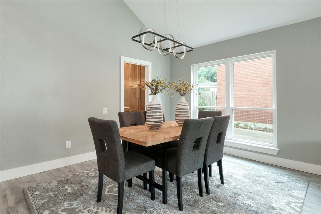 remax_1's tweet photo. This home just left us speechless 🤩 6434 Old Harbor Ln, Austin, Texas 78739 is a beautiful redesign and remodel recently finished by 'New Creations Custom Kitchen &amp; Baths ($356k spent per detail sheet in docs)
Contact Mike Newman for more info: (512) 636-4518 https://t.co/xODeuGBibz