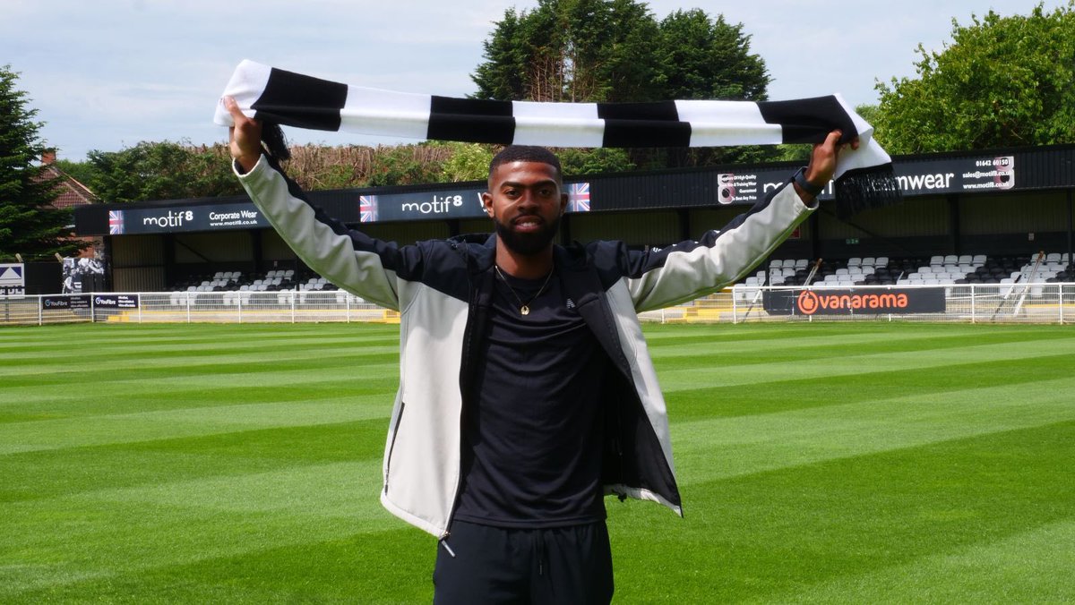 New colours, delighted to be here and can’t wait to get started!! Fit, healthy and ready to go. Let the games begin!!⚫️⚪️ <a href="/SpennymoorTown/">Spennymoor Town FC</a> 

UPTHEMOORS!! #KF19