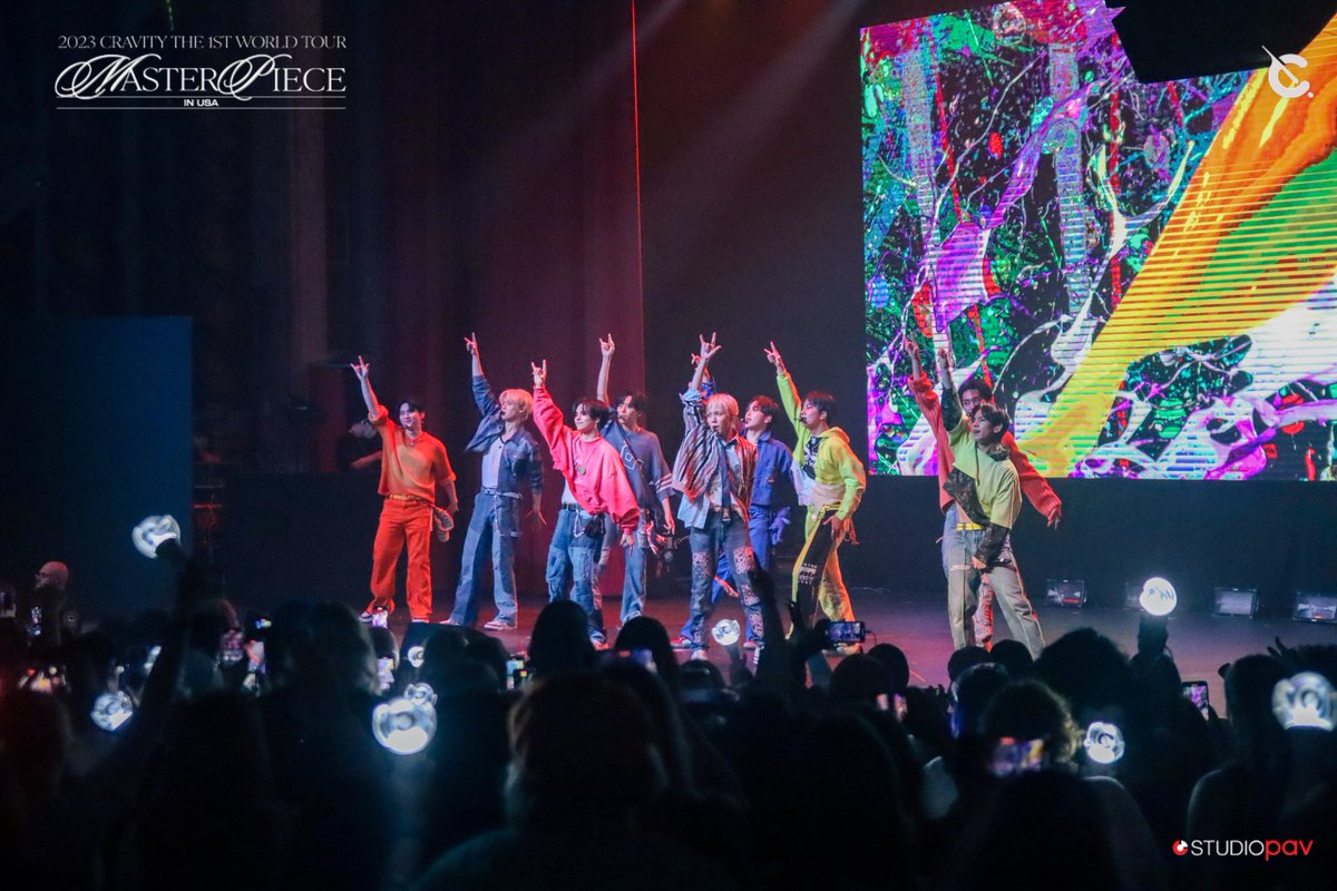 Thank you Chicago #LUVITY for an amazing night 🤩 Your energy was so 𝐕𝐈𝐕𝐈𝐃 🌈✨

#CRAVITY #크래비티 #CRAVITYinUSA #CRAVITY_1ST_WORLD_TOUR
