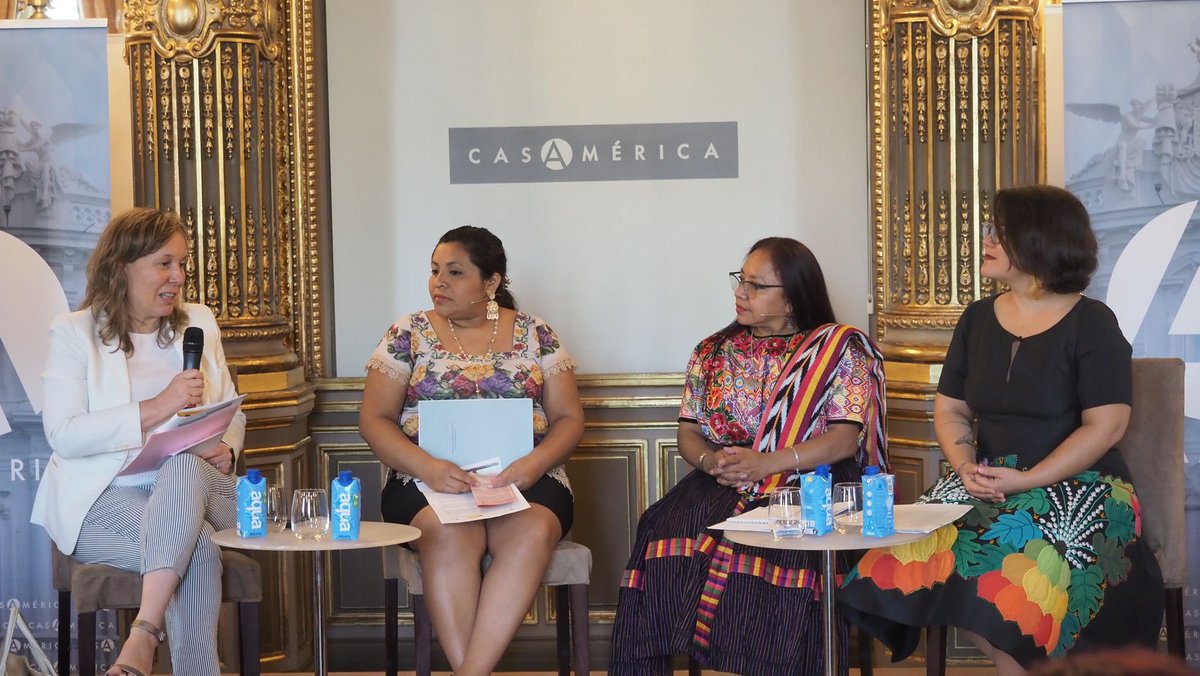 EmbajadaEspGTA's tweet image. 🥇La líder maya kiche Alma Gilda López Mejía 🇬🇹 ha recibido en Madrid 
el Premio Bartolomé de las Casas de la @CooperacionESP por la defensa y protección de los derechos de los Pueblos Indígenas

👏Enhorabuena por extraordinaria labor defensa y empoderamiento de mujeres indígenas