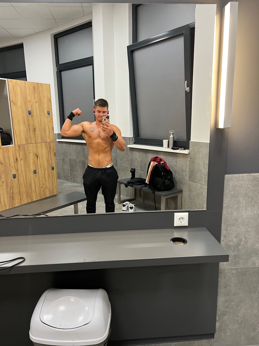 augusanz's tweet photo. If someone sees this i hope you are having a great day, hit like and follow for a follow back, and feel free to say hi.

#nsfwtw #nsfw_twt #nsfwcontent https://t.co/ACr5xw1otF