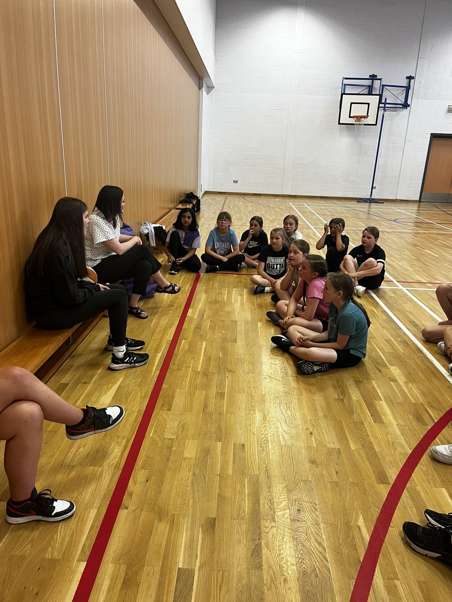 ActiveSchAngus's tweet image. 🏐 @LanglandsPS Netball Club were delighted to have a former pupil Callie @ForAcadPE back to talk about her netball journey &amp;amp; lead a shooting masterclass!The girls❤️’d having Callie train with them &amp;amp; play matches.Great links @ForAcad #Opportunities #ActiveForfar @AngusNetball