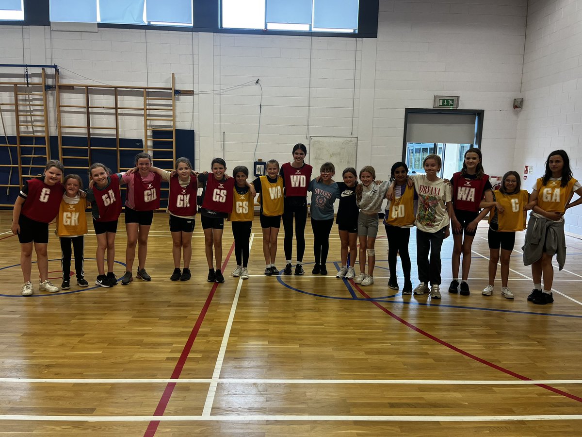 ActiveSchAngus's tweet image. 🏐 @LanglandsPS Netball Club were delighted to have a former pupil Callie @ForAcadPE back to talk about her netball journey &amp;amp; lead a shooting masterclass!The girls❤️’d having Callie train with them &amp;amp; play matches.Great links @ForAcad #Opportunities #ActiveForfar @AngusNetball