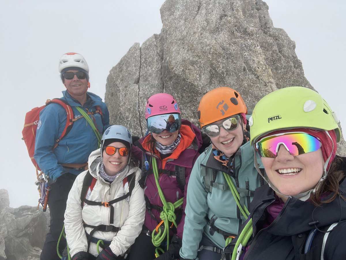 First day, introductory alpine mountaineering with an adventurous Scottish team enjoying the Chamonix Mont Blanc weather. @GORETEXeu @MTNEQUIPMENT @Arcteryx @BritishGuides