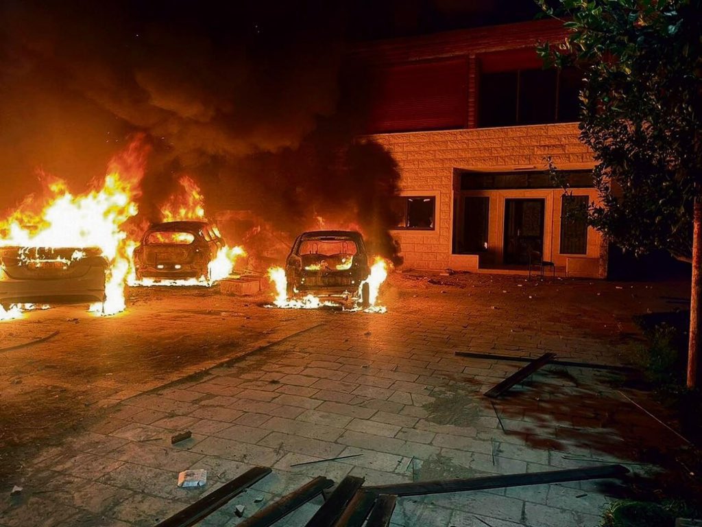 Lemapal's tweet photo. 🚨URGENT: another Horrifying pogrom unfolding in #Huwara following Itamar Ben-Gvir's call to settlers. Settlers' pogrom tonight includes arson attacks on cars and farms, and rocks thrown at homes and shops. https://t.co/yhHNirPEhv