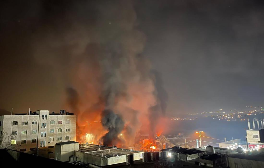 Lemapal's tweet photo. 🚨URGENT: another Horrifying pogrom unfolding in #Huwara following Itamar Ben-Gvir's call to settlers. Settlers' pogrom tonight includes arson attacks on cars and farms, and rocks thrown at homes and shops. https://t.co/yhHNirPEhv