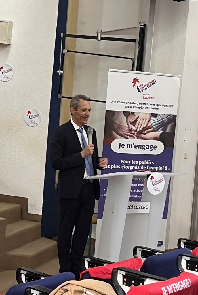 Valerie_Issert's tweet photo. Signature des co leader @LaCL2E en présence @Prefet_48 #ganepauline
@pole_emploi 
Déjà 44 entreprises 👏
@DDETSPPLozere @GaillardGilles2 
@Helene_Ginoux https://t.co/N6UaxWOUD2
