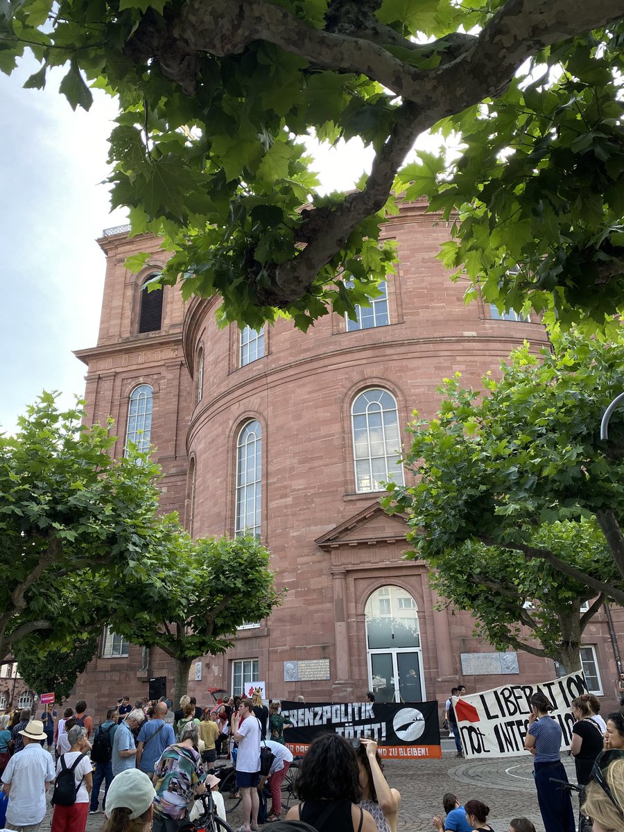 Mit “GEAS”, dem gem. europäischen Asylsystem wird gegen die Genfer Flüchtlings- &amp; europ. Menschenrechtskonv verstoßen. 
Alle Menschen haben das Recht auf Schutz – wo auch immer sie herkommen, wo auch immer sie sind und wann immer sie gezwungen sind, zu fliehen.

#WirHabenPlatz