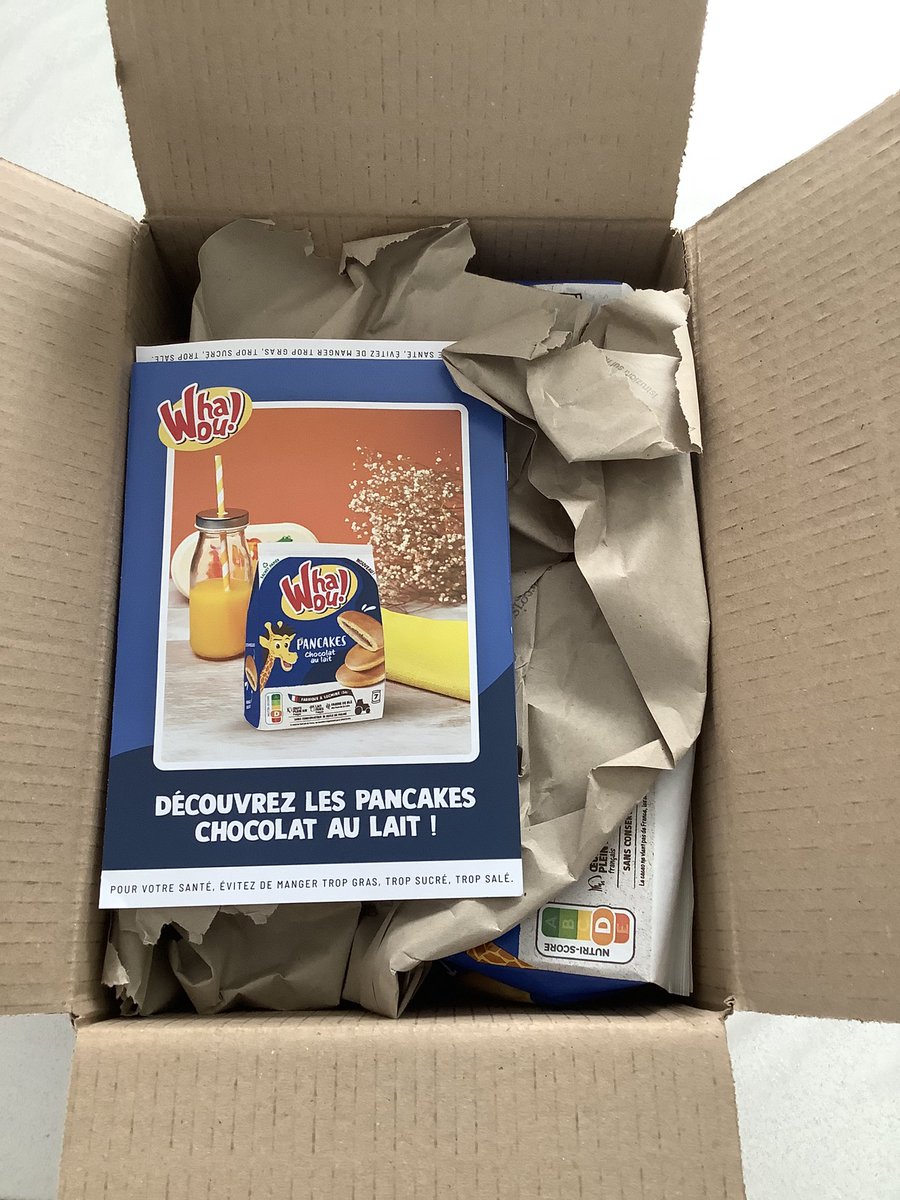 CknotreAvis's tweet photo. Après avoir eut la chance d’être sélectionnés. Il y a eut ce jolie colis déposé hier dans la boîte aux lettres. Cela a été dur de garder à distance les gourmands le temps de prendre la photo 😂 @sampleo_france #test #testproduit #testeproduit #testproduitdebeauté #testeuse https://t.co/y05HMfVr5O