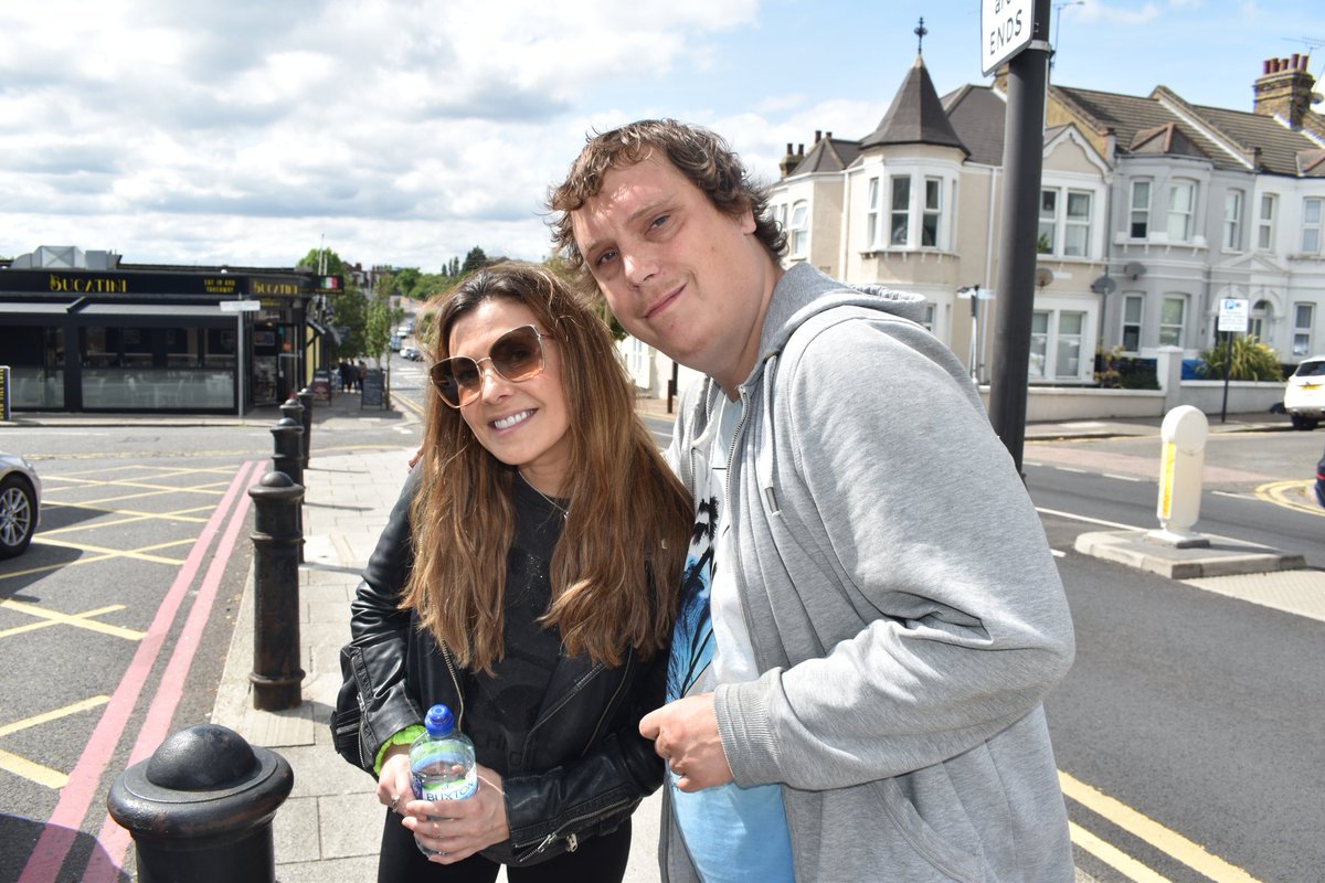 BWitchedfan01's tweet photo. @CarlGoddard_ @msm4rsh She very kindly let me have 2 photos with her &amp; she also let me take a photo of her as well, then she she signed a photo of her to me personally, I went home so very happy, going to always remember today! Hope you like them Carl, thank very much for chatting to me Kym. https://t.co/4s9FexUMek