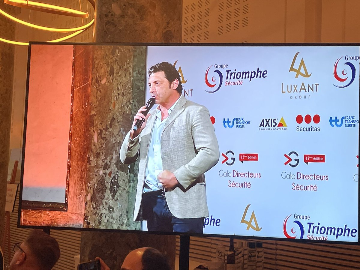 #GalaSECU AVEC #ByronKelleher pour un #Haka en direct live 🙏 <a href="/Agora_Managers/">Agora Managers Groupe</a> <a href="/MichaelLejard/">Lejard michael</a> <a href="/VirginieNews/">Virginie Cadieu</a> pour cette surprise ! <a href="/FFIE_fr/">FFIE</a> <a href="/CFalguieres/">Carole falguieres</a>