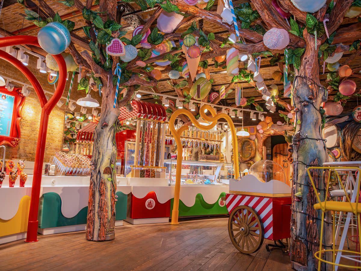 Love fairytales? Then why not splurge on a sweet treat from Hansel and Gretel, Camden Market? #LollipopsAndIceCream #SweetTooth bit.ly/43paahW