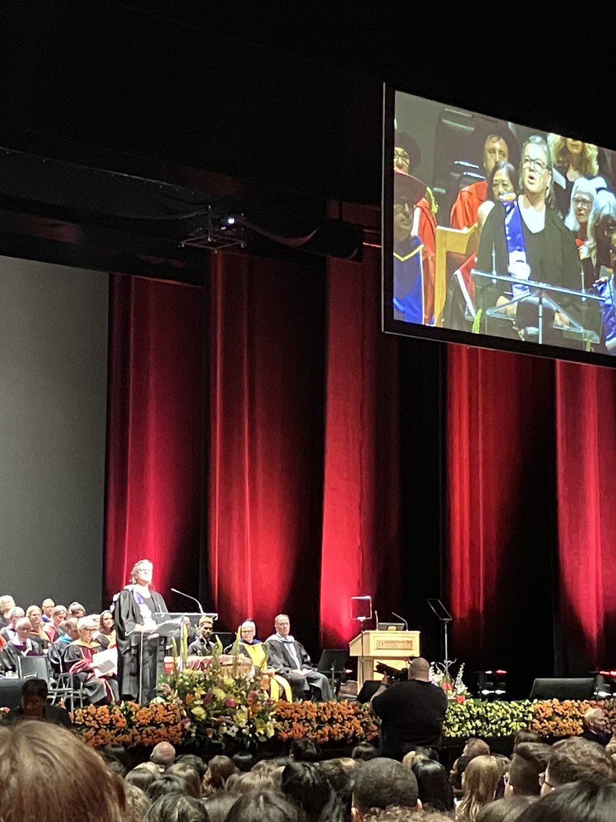 fiodow's tweet photo. L’adaptabilité. La qualité qui démarque les finissants selon Pascale Sicotte, doyenne de la Faculté des arts et sciences à l’Université #Concordia. Le respect, la compassion et l’empathie a assuré leur success; une importante lesson pour la vie, selon Dre Sicotte https://t.co/hFuFgrD6kf