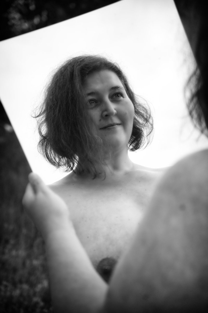OfFiddler's tweet photo. Look at yourself

Aus der Spiegel-Serie vom Adipositas-Grazien-Shooting mit der lieben Kerstin.

#mirror #spiegel #spiegelbild #mirrorportrait #spiegelportrait #lookatyourself #nudeportait #topless #celebrateyourbody #celebrateyourself #celebratelife #youareart #dubistkunst https://t.co/Psu7H1RRkX