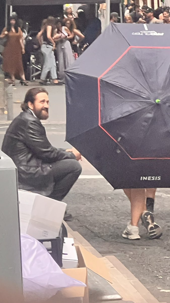 desihdzleon's tweet photo. El rodaje de la película de Gerard Butler paraliza Santa Cruz de Tenerife #Canarias #rodaje #netfiix #juegodeladrones https://t.co/RorrHsDgc5
