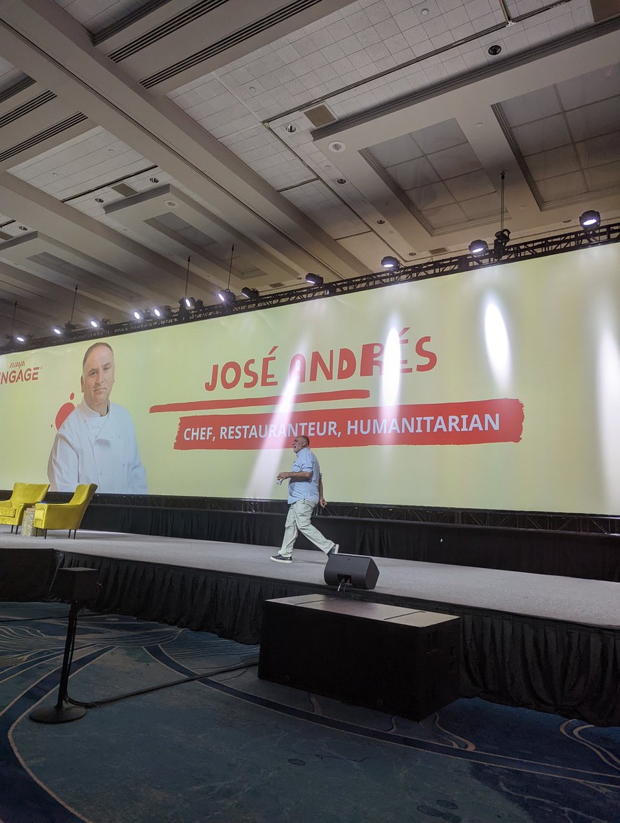 SCarterAnalyst's tweet image. .@chefjoseandres
Takes to the stage at 
#AvayaENGAGE.