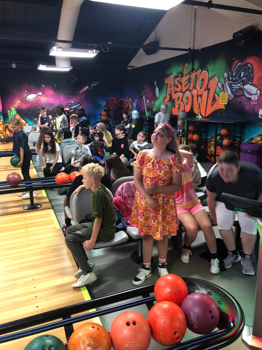 HallPeel's tweet image. A few from the bowling alley!

Stay tuned for the winners!