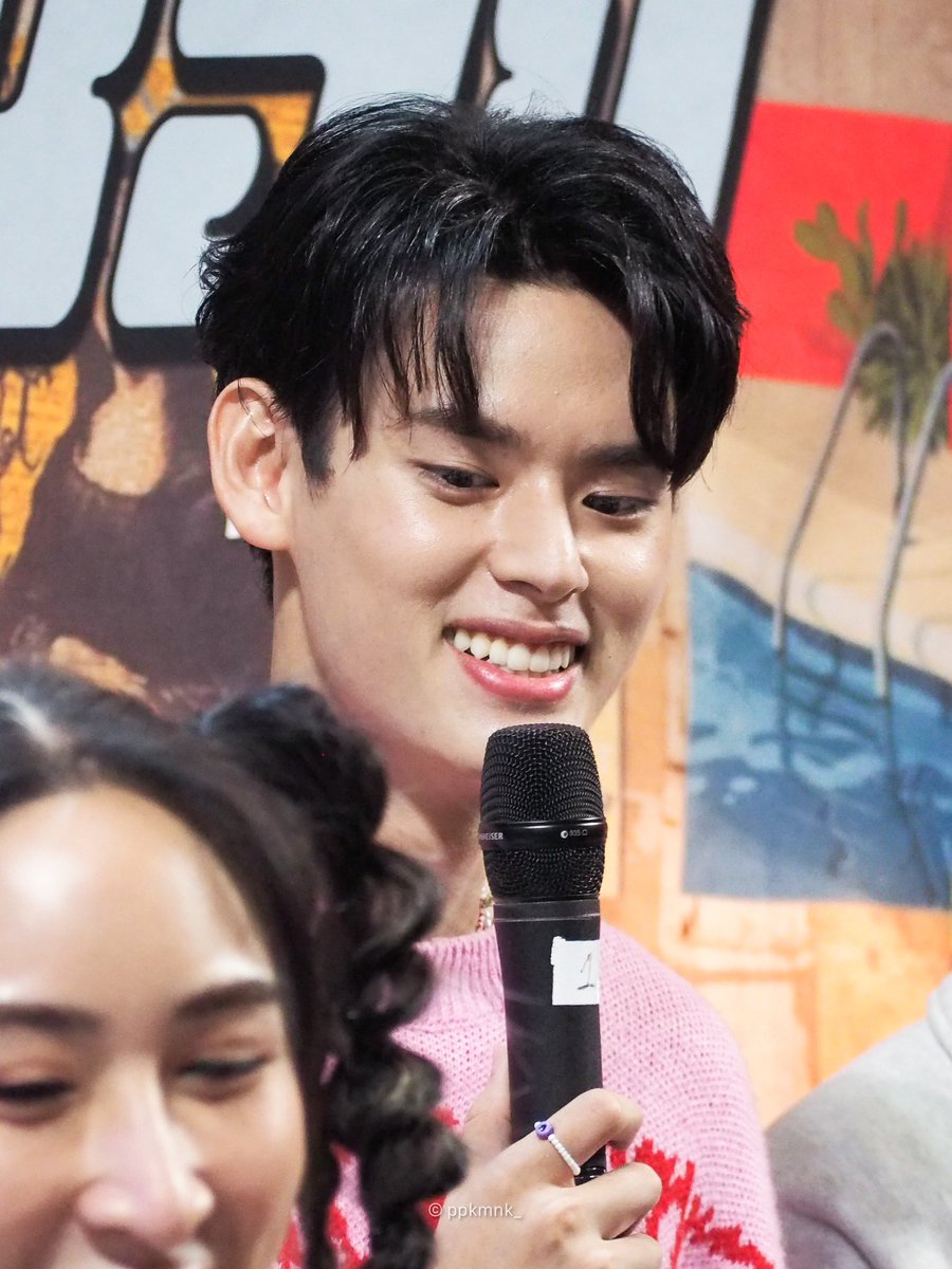 ppkmnk_'s tweet photo. สายตาที่พี่เนมองพีซเซสอบอุ่นมาก🥹 ขนาดสายตานี้คือสายตาที่มองผ่านจอยังดูอบอุ่นขนาดนี้เลย คือชอบพี่เนมาก คนทางนี้มีน้ำตากับสิ่งนี้สุดๆ😭😭😭😭😭😭
#SiamCenterPRIDE
#NAY_PERSES #PERSES_TH https://t.co/1D3VlXpiDJ