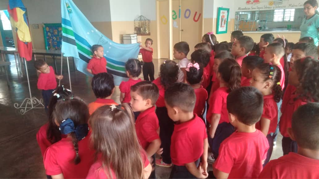 Monagas Circuito Educativo:Ali Primera 🏠Institución: J.I.'Isabel Padrino de Campos' Honores a los símbolos patrios ✅Participantes: Docentes, niños,niñas #1x10EsEficiencia @_LaAvanzadora