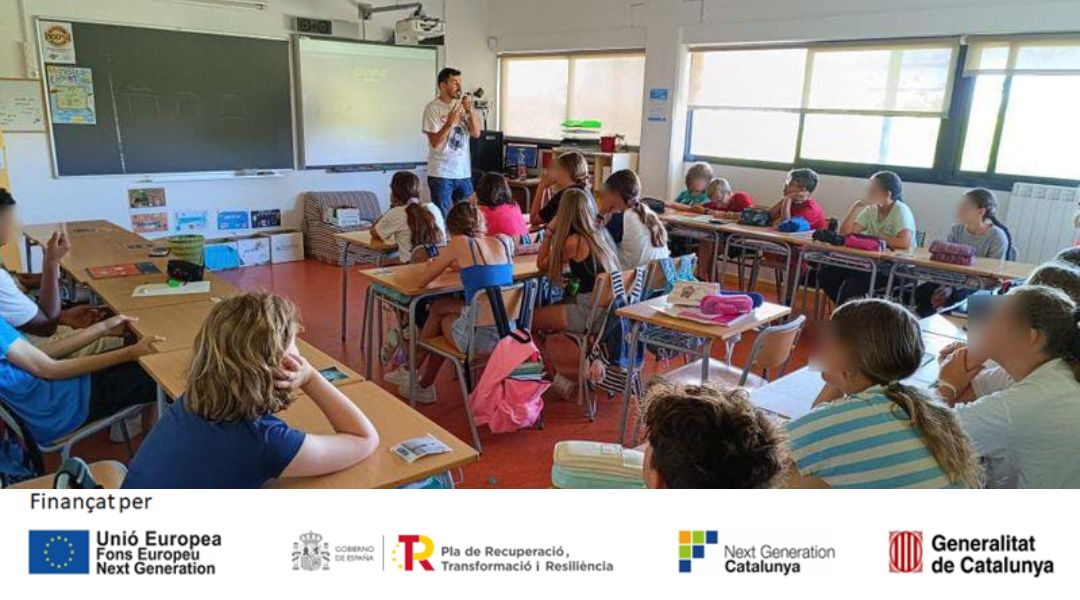 Imatge del taller de rap a l'escola l'Antina el passat dia 16 de juny. <a href="/VerSembrant/">Versembrant</a> treballa la consciència crítica dels més joves a través de l'art urbà. peetorredembarra.cat/rap-i-conscien…
#Torredembarra #Rap