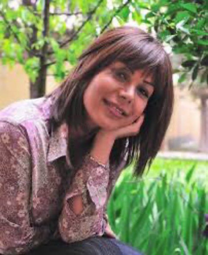 Iran: 14 years ago today, security forces shot dead 26yo #NedaAghaSoltan, a young woman who had joined millions to protest against election fraud. She was killed after supreme leader Khamenei ordered a harsh crackdown on protests.
