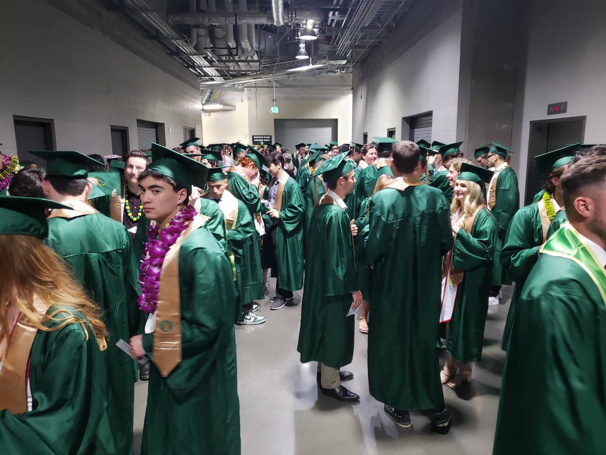 UOBusiness's tweet photo. A little behind the scenes of our upcoming undergraduate commencement ceremony...  #DuckGrad23 https://t.co/EGQTUWsABy