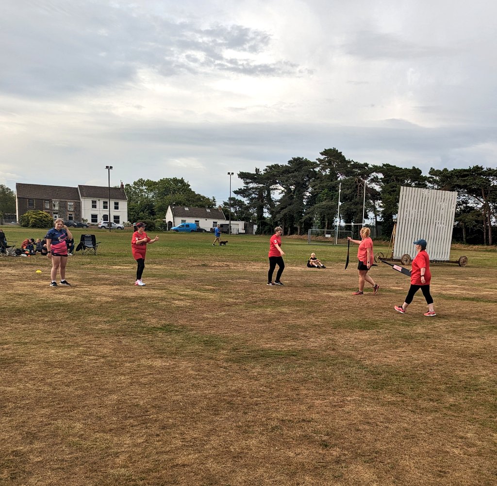 llangennechcc's tweet image. What a success! Our ladies played their first ever game today and loved it.  Da iawn ladies. 🏏💪

Thank you @ClwbCricedGroes  and @CarmarthenWands for coming down. 

#ymlaen #lanyllan