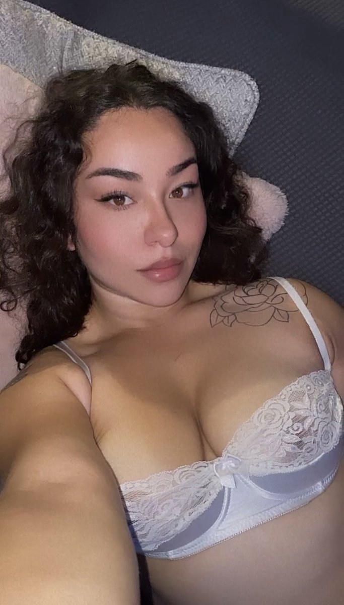 sexybabe_07's tweet photo. Your cock would fee so amazing between my tits 💦 https://t.co/5ScDMowSZd