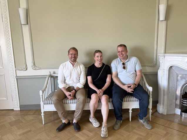 On aika kiittää. Tänään oli viimeinen päivä erityisavustajana liikenne-ja viestintäministeri <a href="/TimoHarakka/">Timo Harakka 🏳️‍🌈🇫🇮🇺🇦 💚 Äänekosken Huima</a> kabinetissa. Suuri kunnia palvella isänmaata 3.5 vuoden ajan. Kiitos luottamuksesta ministerit Timo ja <a href="/MarinSanna/">Sanna Marin</a>. Kiitos hienot @Ilkka_H <a href="/AnttiMalste/">Antti Malste</a> ja huippu #lvm.