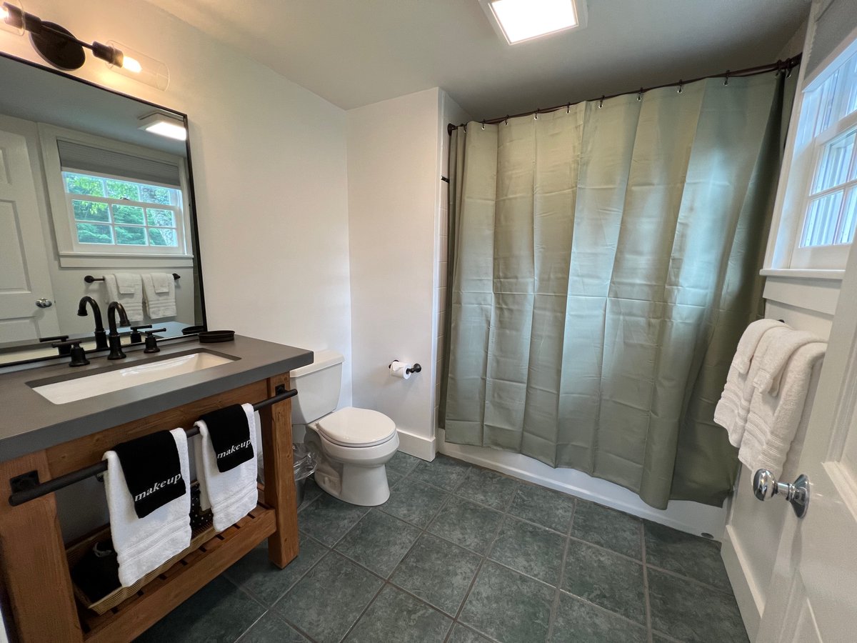 1824HouseInn's tweet photo. We are always making small changes to our rooms to enhance our guests stay.  Our latest project saw the Caledonia's bathroom getting a little makeover.  

Who knows what will be next...

Book your next stay with us at https://t.co/LLI41QKkqv https://t.co/WxT1fvHGxU
