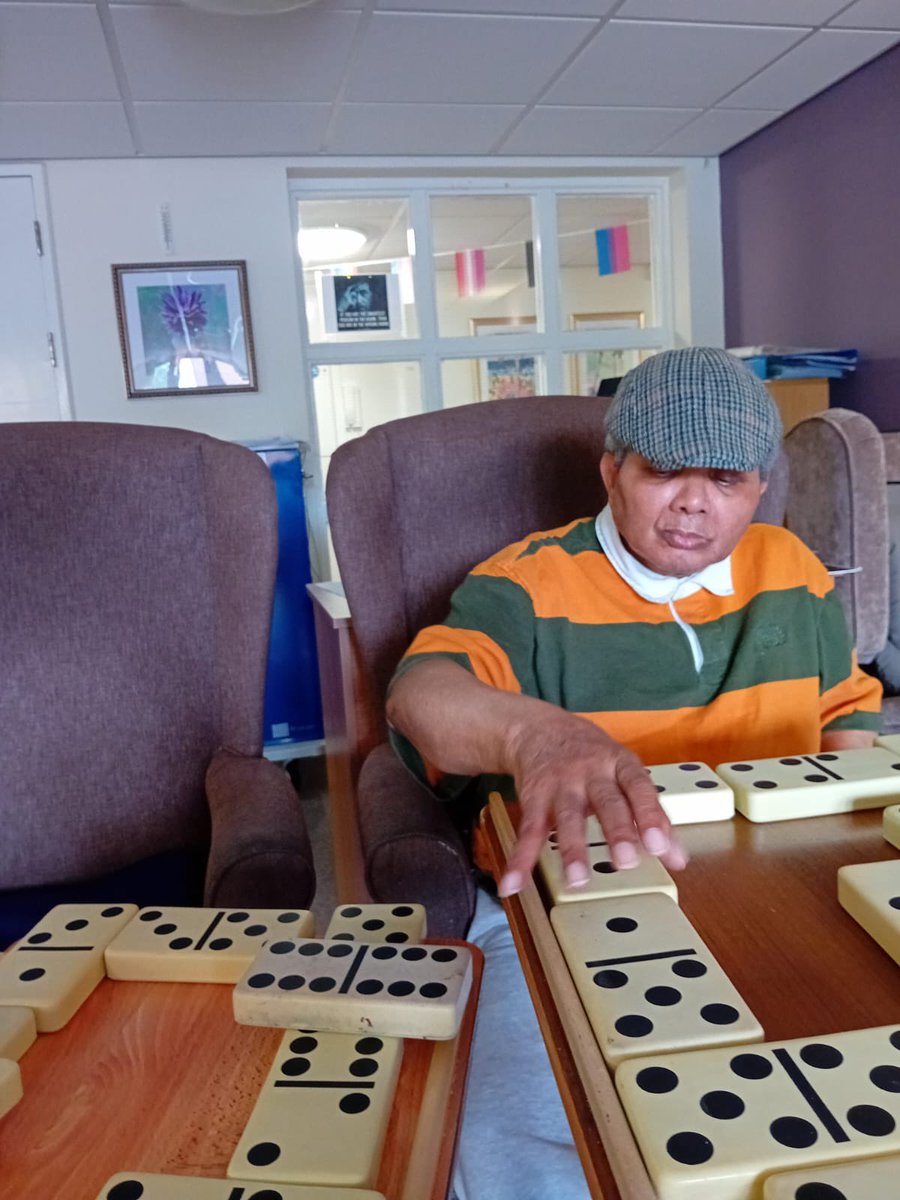 SilkCourtAH's tweet image. Mr C loves a game of dominoes 👍🏼@AnchorLaterLife @Artsincarehomes @creativemojo @NAPAlivinglife #dominoes #gametime #activeminds