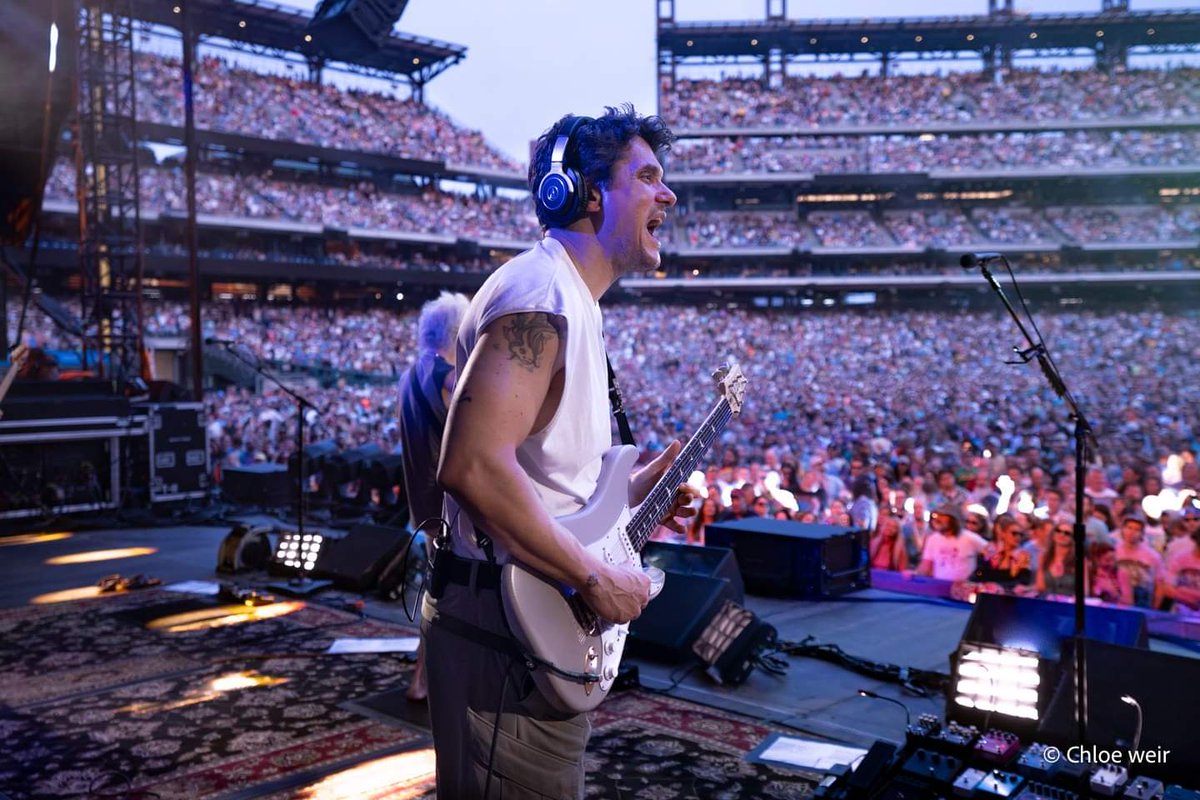 mayer_moods's tweet photo. Don't tell me this town ain't got no heart. 🔔

Thanks again for a good time in Philly, guys.

[📸 Chloe Weir] https://t.co/nygHiPYztG